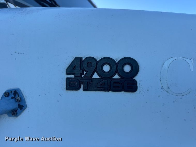 image for item EN0891 1999 International 4900 Crew Cab semi truck