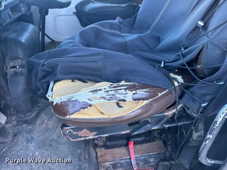 image for item EN0891 1999 International 4900 Crew Cab semi truck