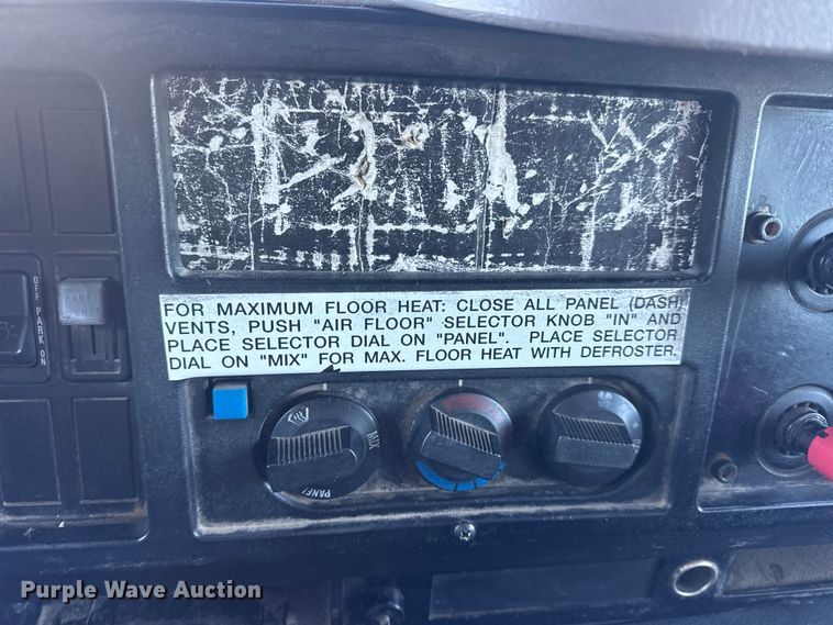 image for item EN0891 1999 International 4900 Crew Cab semi truck