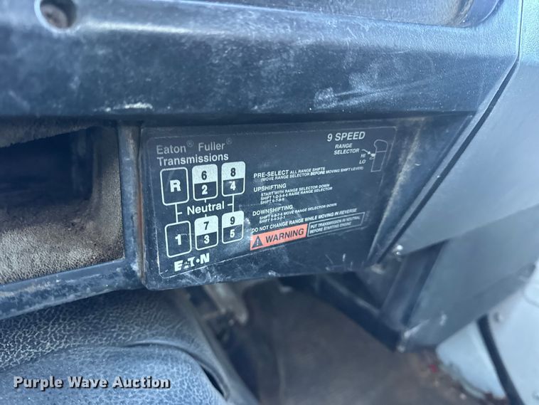 image for item EN0891 1999 International 4900 Crew Cab semi truck