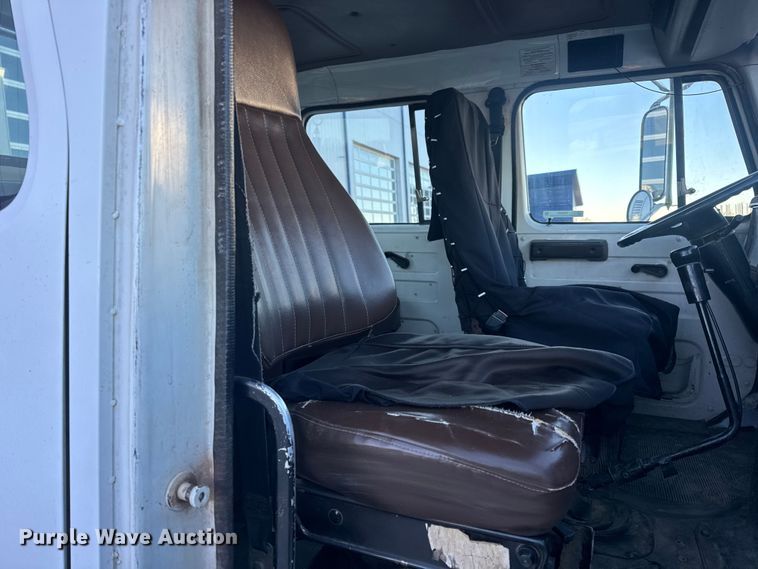 image for item EN0891 1999 International 4900 Crew Cab semi truck