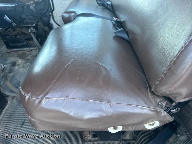 image for item EN0891 1999 International 4900 Crew Cab semi truck