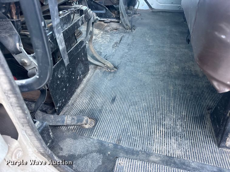 image for item EN0891 1999 International 4900 Crew Cab semi truck