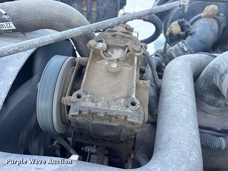 image for item EN0891 1999 International 4900 Crew Cab semi truck