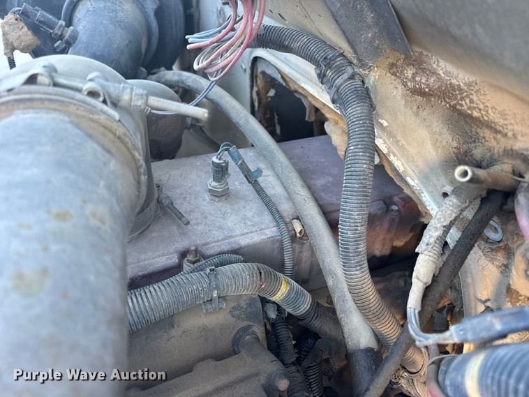 image for item EN0891 1999 International 4900 Crew Cab semi truck