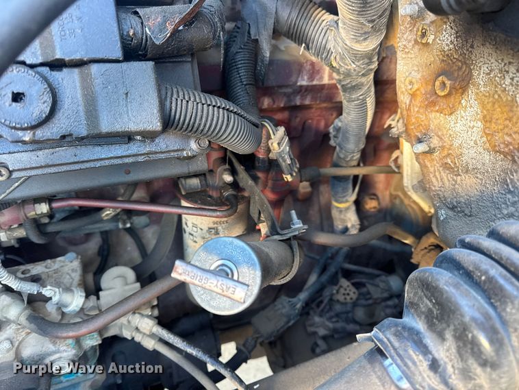 image for item EN0891 1999 International 4900 Crew Cab semi truck