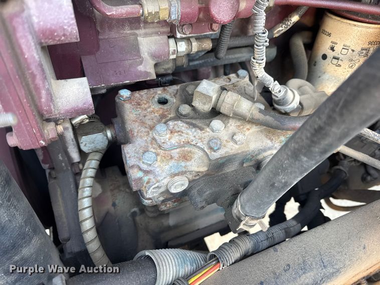 image for item EN0891 1999 International 4900 Crew Cab semi truck