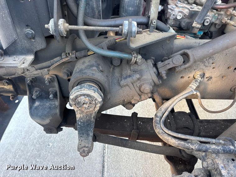 image for item EN0891 1999 International 4900 Crew Cab semi truck