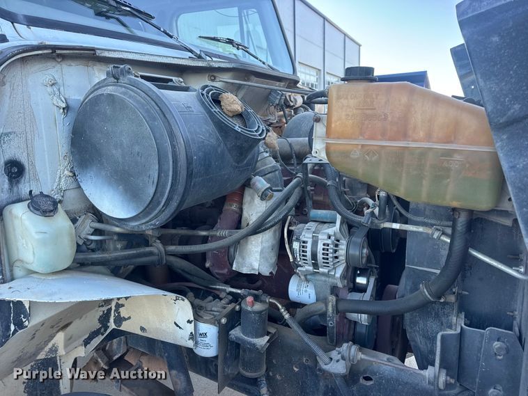 image for item EN0891 1999 International 4900 Crew Cab semi truck