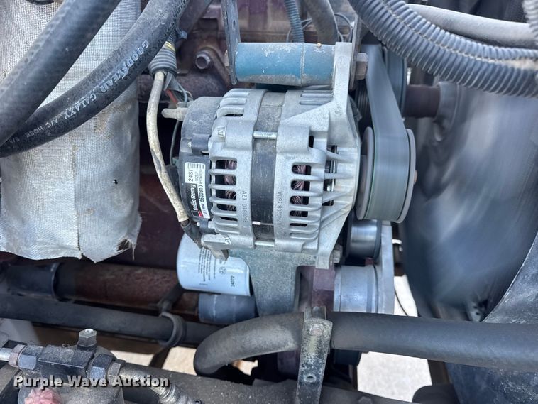 image for item EN0891 1999 International 4900 Crew Cab semi truck