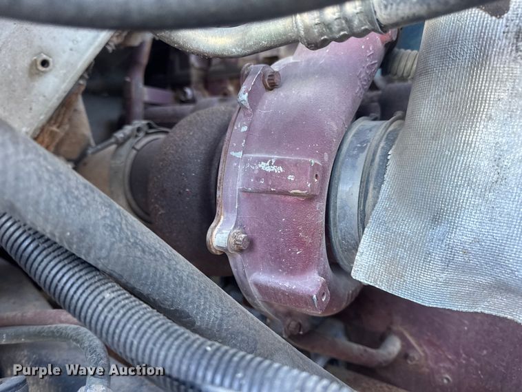 image for item EN0891 1999 International 4900 Crew Cab semi truck