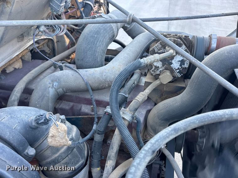 image for item EN0891 1999 International 4900 Crew Cab semi truck