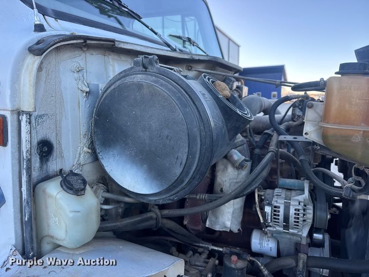 image for item EN0891 1999 International 4900 Crew Cab semi truck