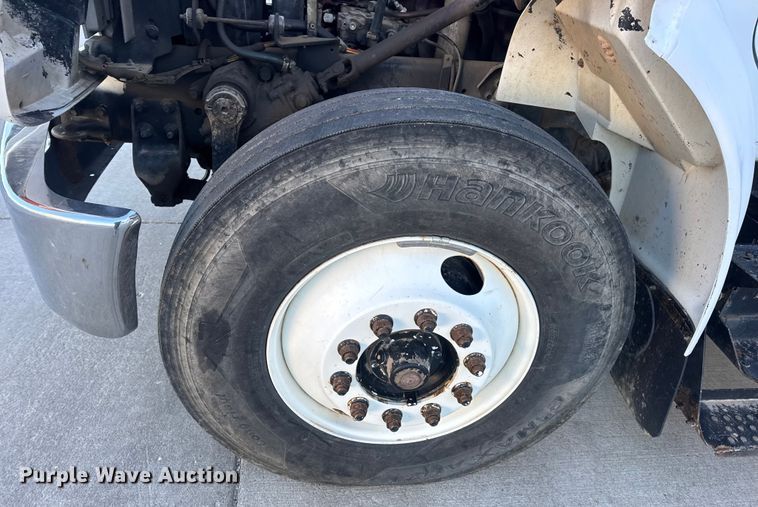 image for item EN0891 1999 International 4900 Crew Cab semi truck