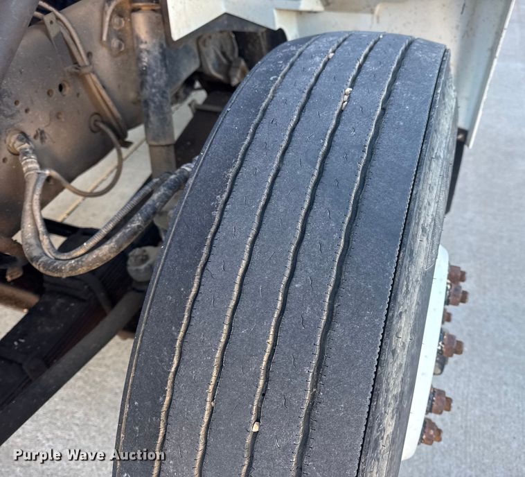 image for item EN0891 1999 International 4900 Crew Cab semi truck