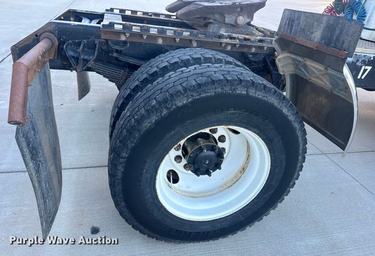 image for item EN0891 1999 International 4900 Crew Cab semi truck