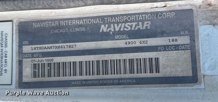 image for item EN0891 1999 International 4900 Crew Cab semi truck
