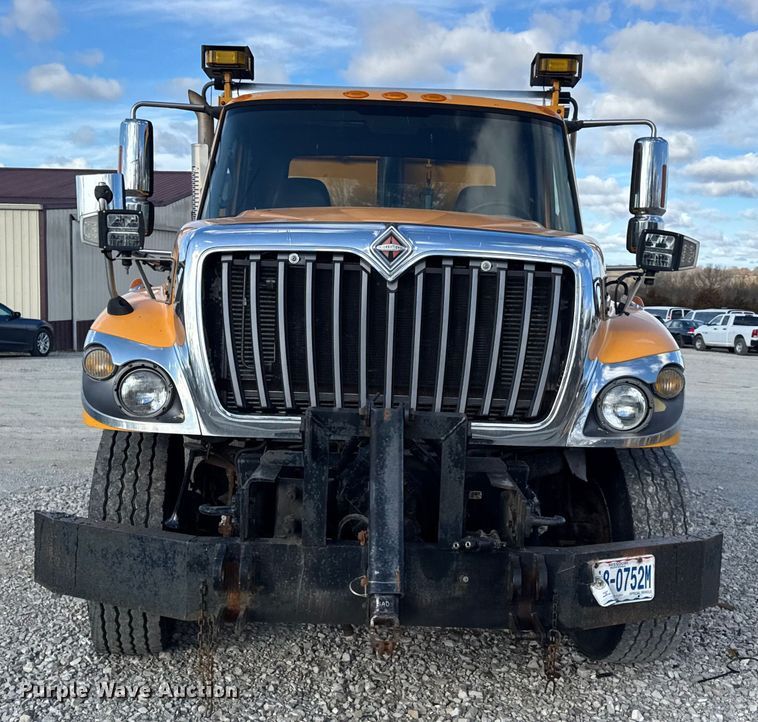 image for item EN0894 2010 International 7400 dump truck