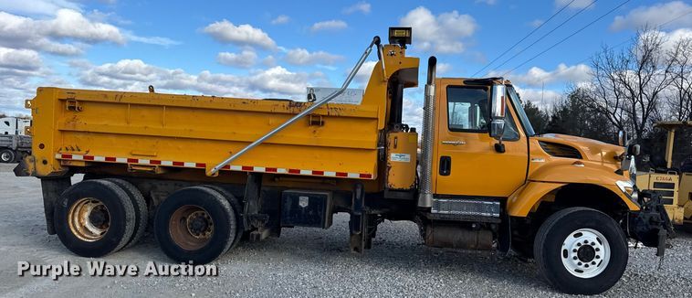 image for item EN0894 2010 International 7400 dump truck