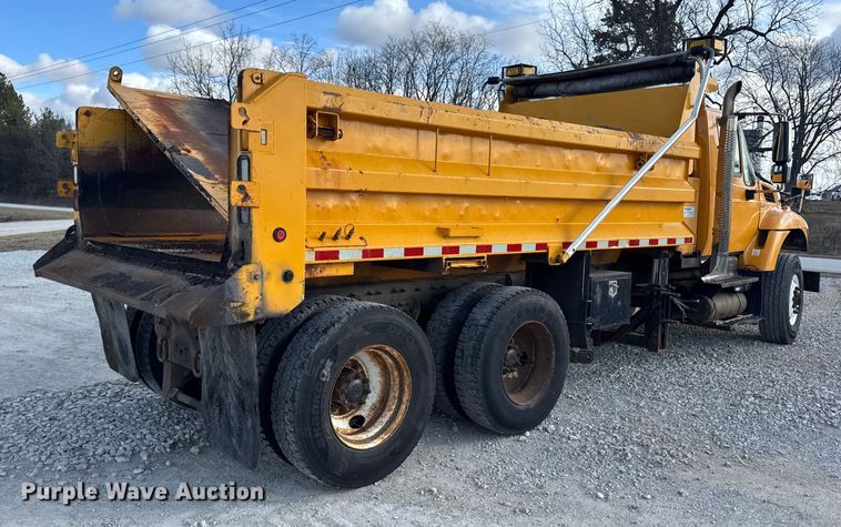 image for item EN0894 2010 International 7400 dump truck