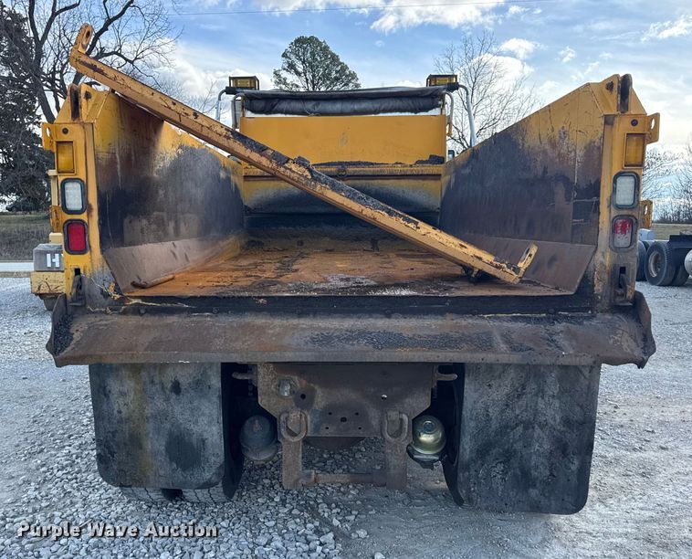 image for item EN0894 2010 International 7400 dump truck