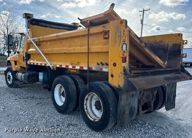 image for item EN0894 2010 International 7400 dump truck