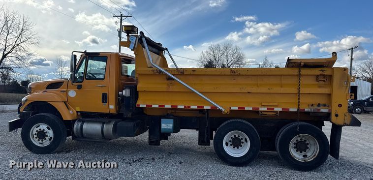 image for item EN0894 2010 International 7400 dump truck
