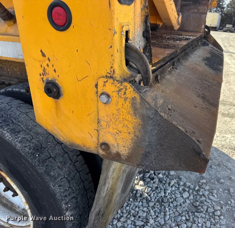 image for item EN0894 2010 International 7400 dump truck