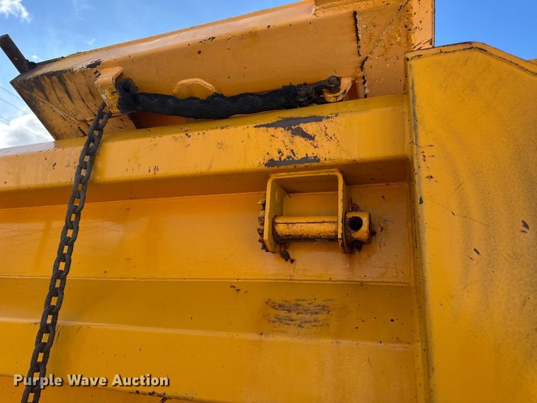 image for item EN0894 2010 International 7400 dump truck