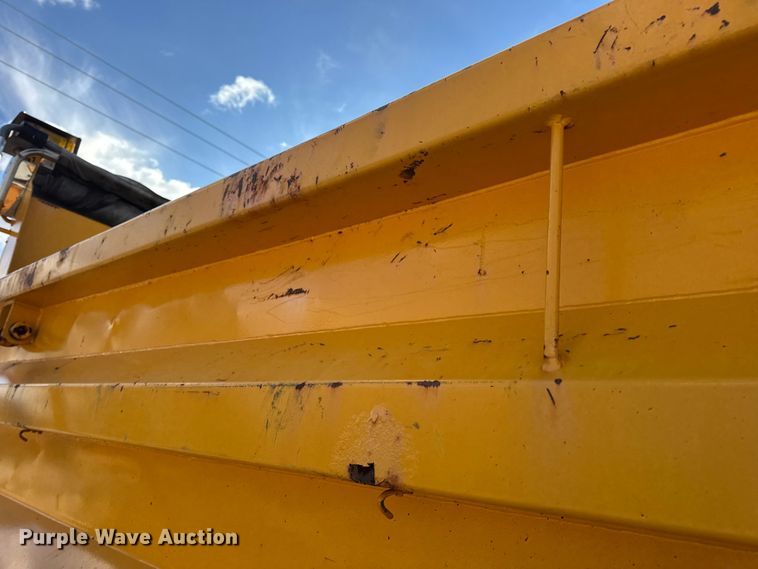 image for item EN0894 2010 International 7400 dump truck