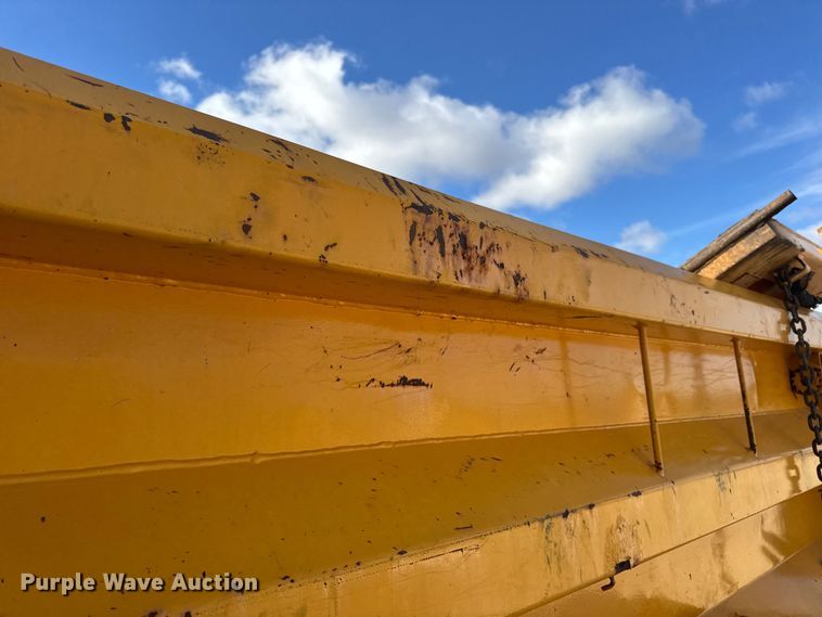 image for item EN0894 2010 International 7400 dump truck