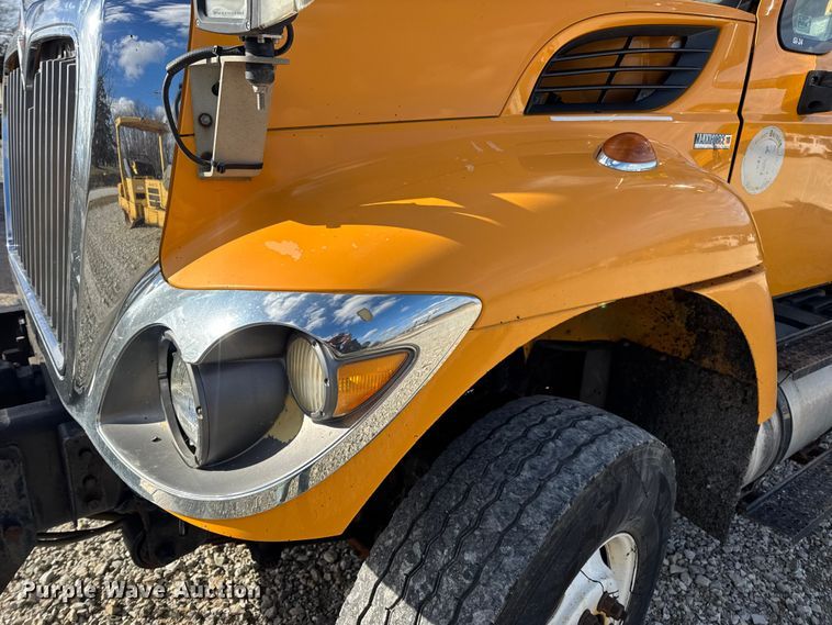 image for item EN0894 2010 International 7400 dump truck