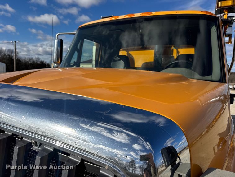 image for item EN0894 2010 International 7400 dump truck