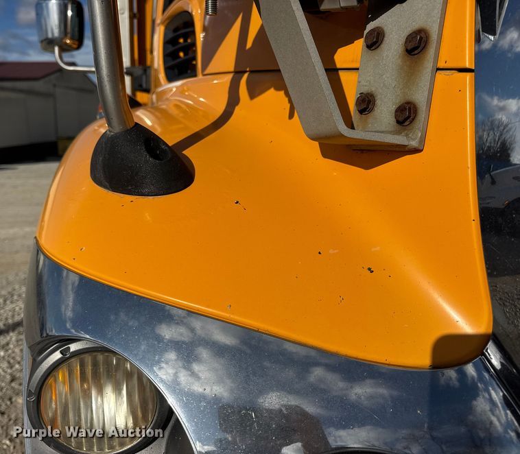 image for item EN0894 2010 International 7400 dump truck