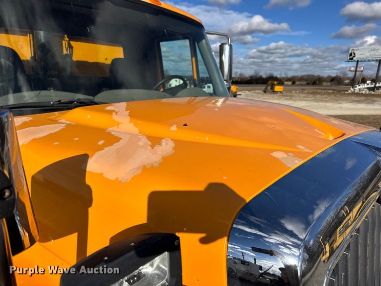 image for item EN0894 2010 International 7400 dump truck