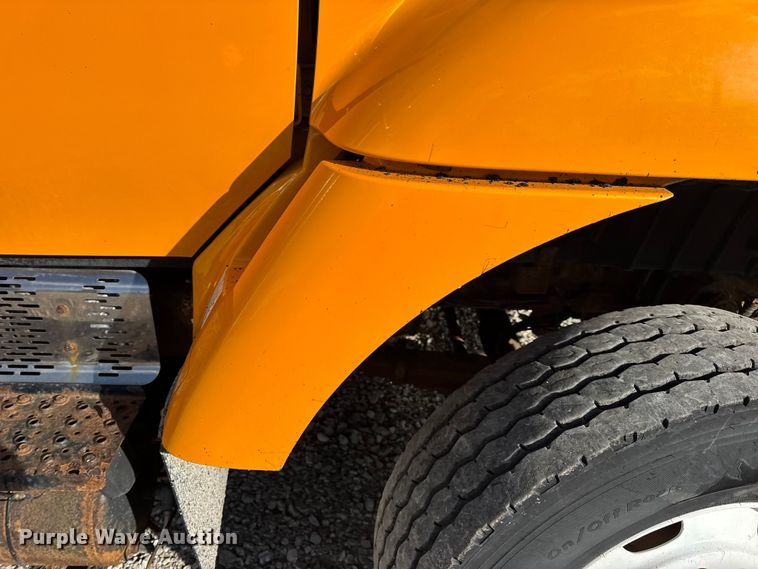 image for item EN0894 2010 International 7400 dump truck