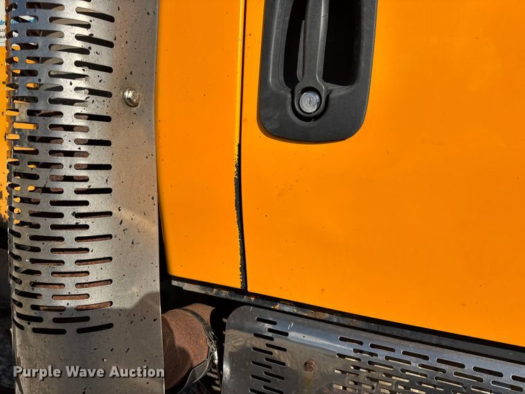 image for item EN0894 2010 International 7400 dump truck