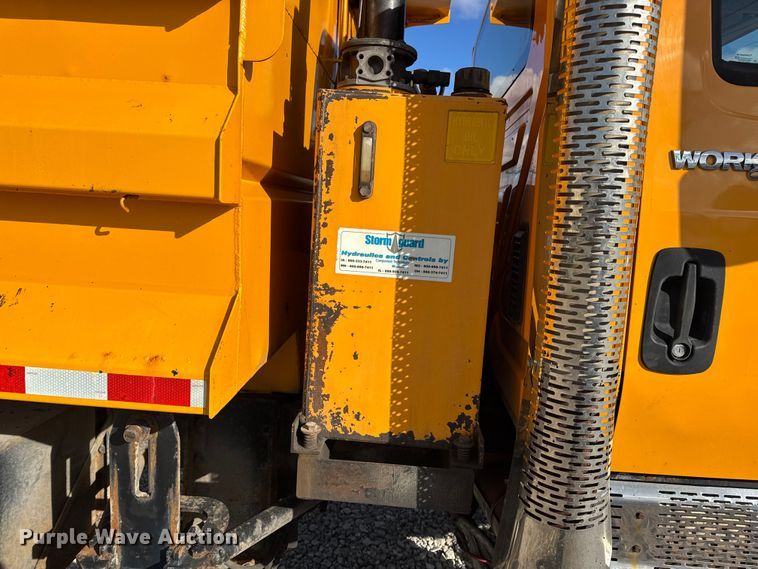 image for item EN0894 2010 International 7400 dump truck