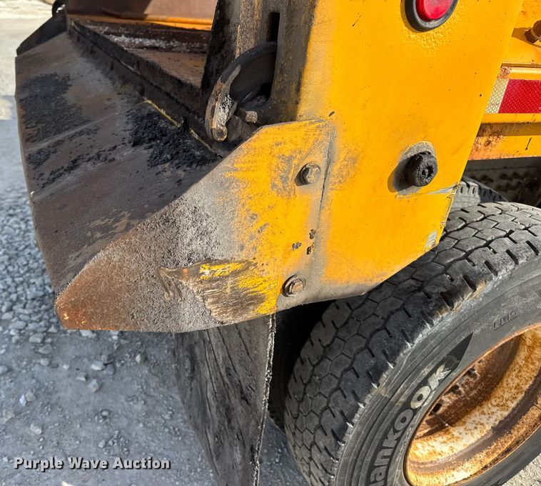 image for item EN0894 2010 International 7400 dump truck