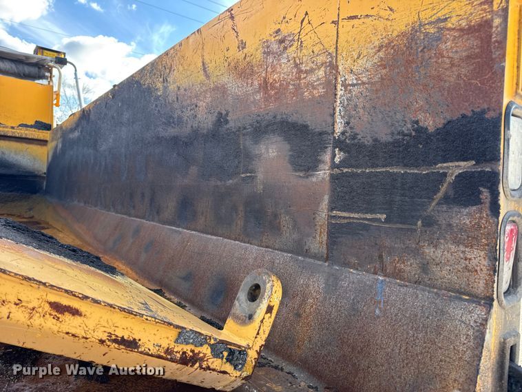 image for item EN0894 2010 International 7400 dump truck