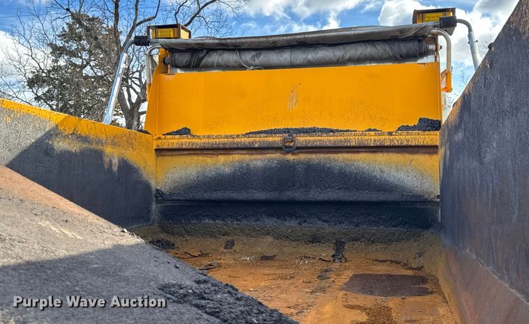 image for item EN0894 2010 International 7400 dump truck