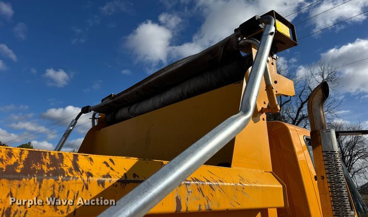 image for item EN0894 2010 International 7400 dump truck