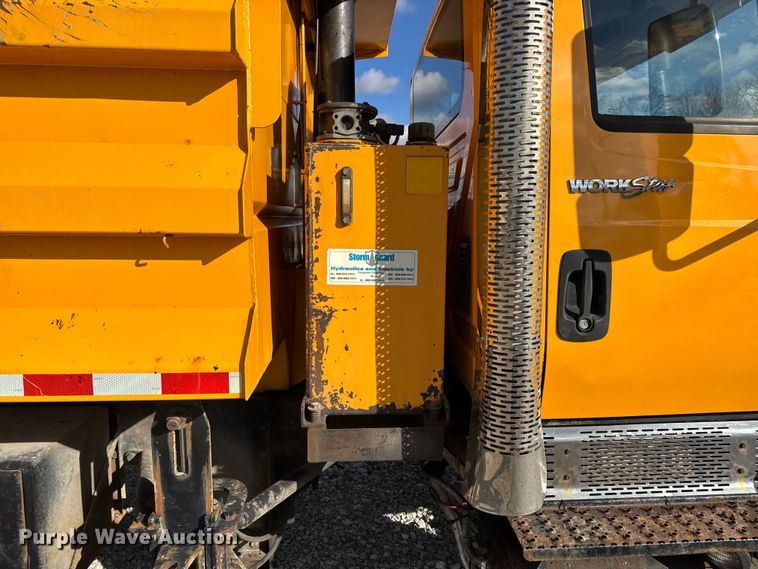 image for item EN0894 2010 International 7400 dump truck