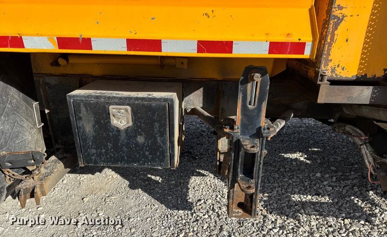 image for item EN0894 2010 International 7400 dump truck