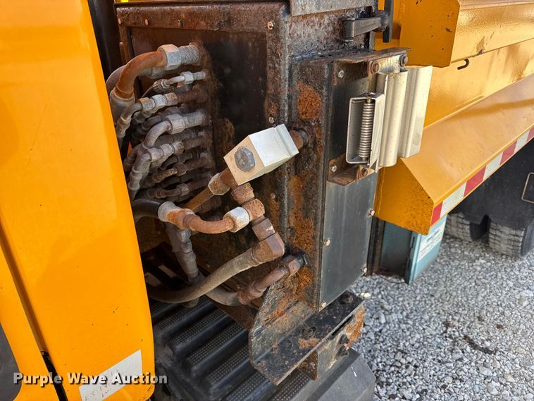 image for item EN0894 2010 International 7400 dump truck