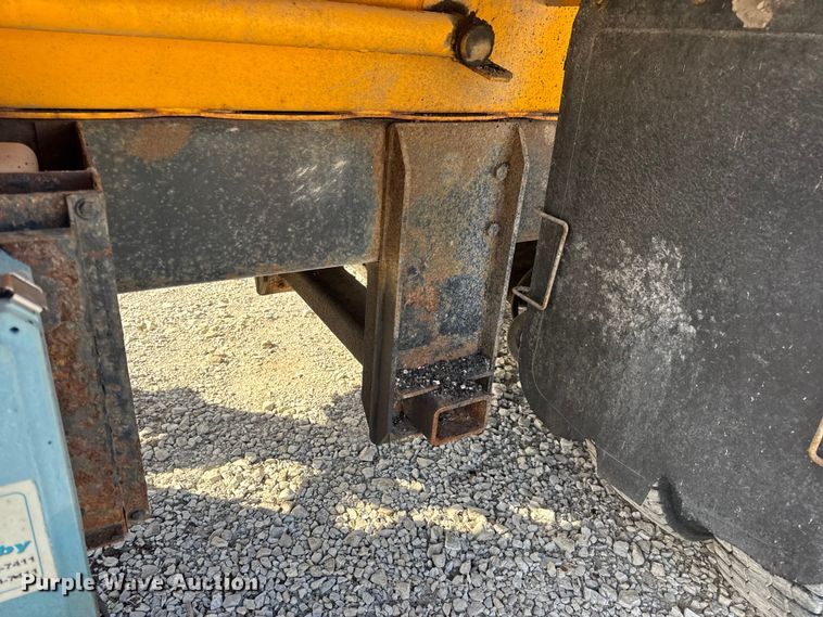 image for item EN0894 2010 International 7400 dump truck