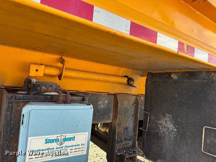 image for item EN0894 2010 International 7400 dump truck