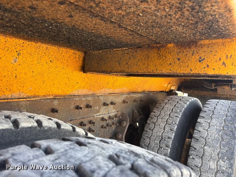 image for item EN0894 2010 International 7400 dump truck