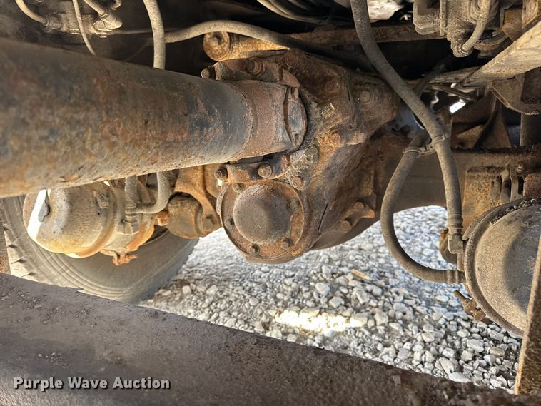 image for item EN0894 2010 International 7400 dump truck