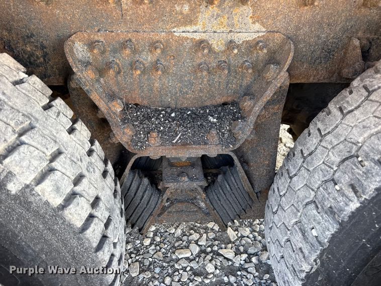 image for item EN0894 2010 International 7400 dump truck